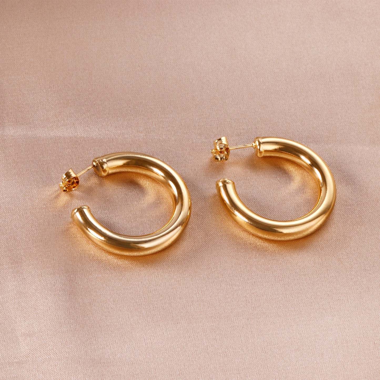 Basic Medium Hoop Earrings