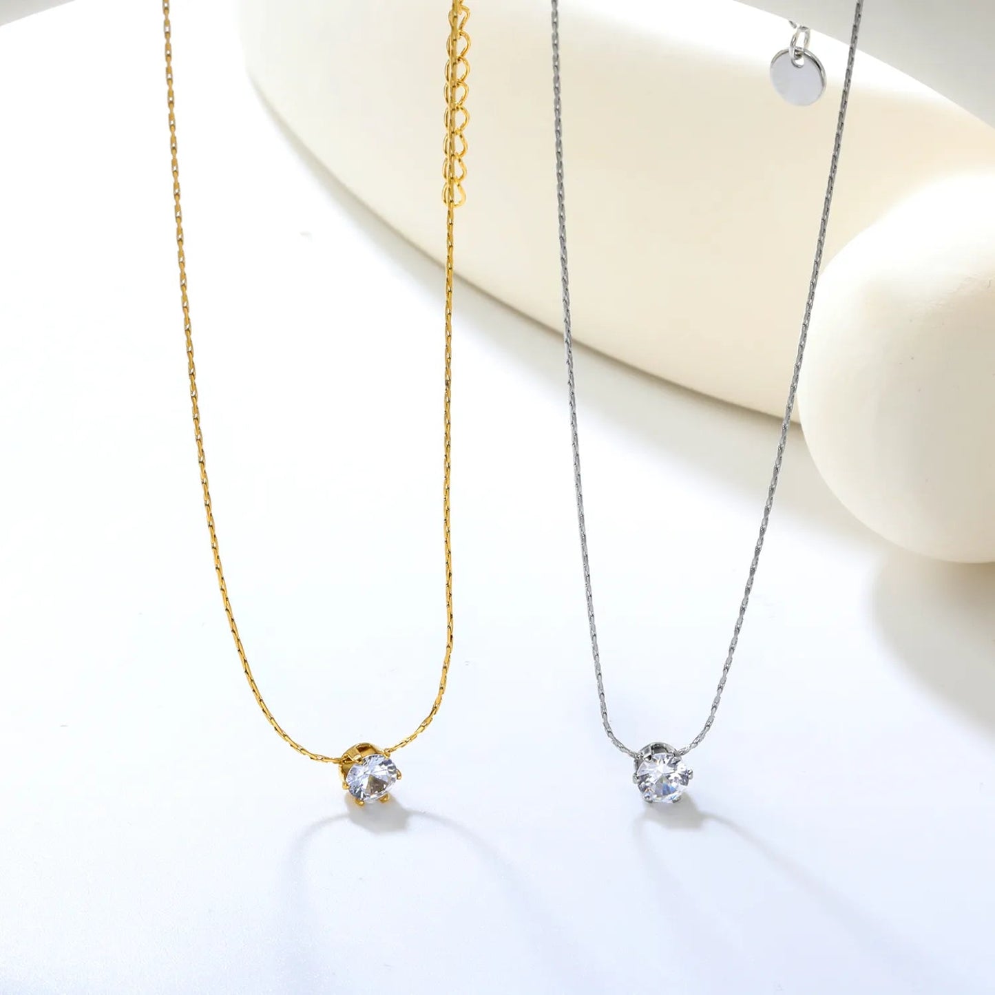 Solitaire Pendant Thin Chain Necklace