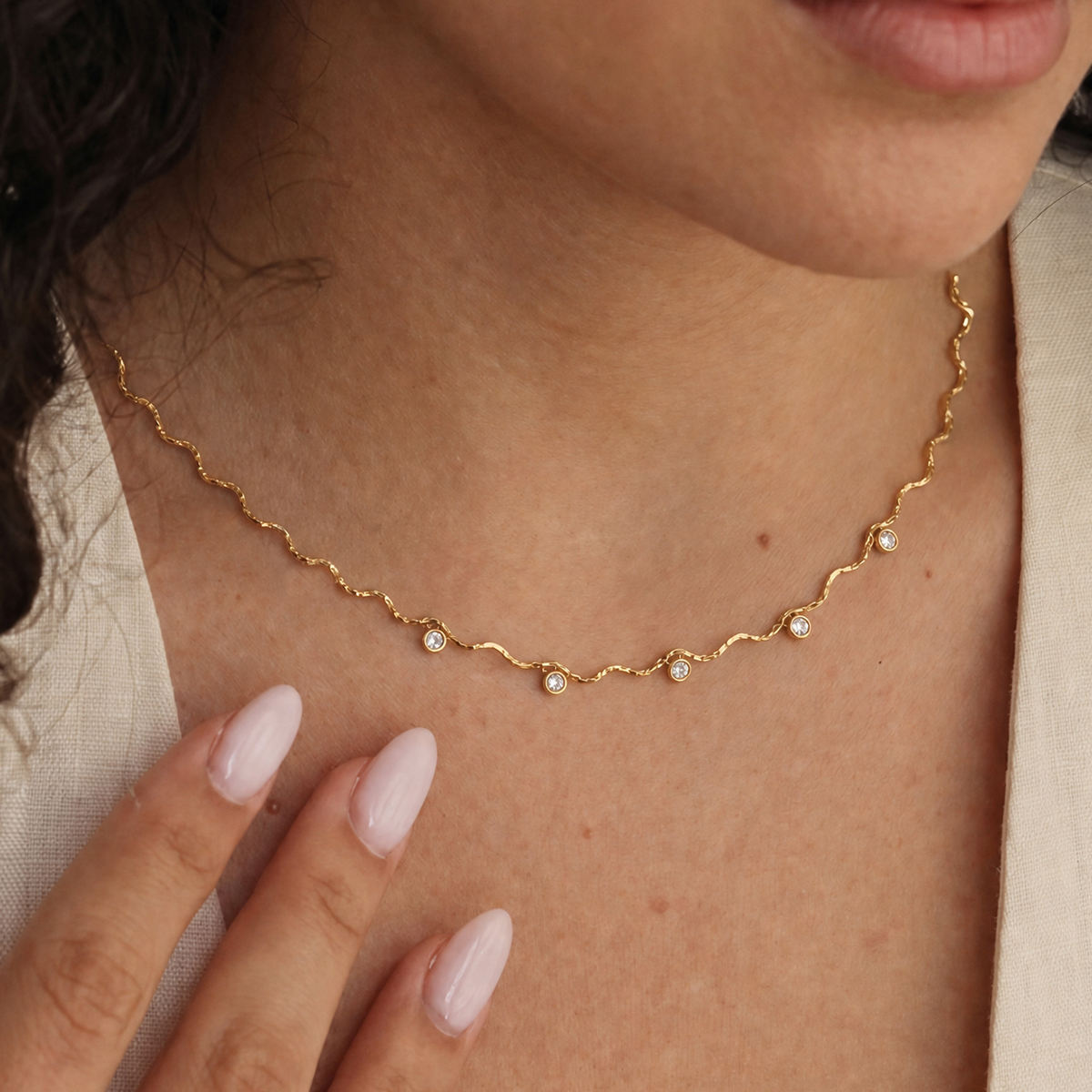 Wavy Chain Crystal Station Necklace